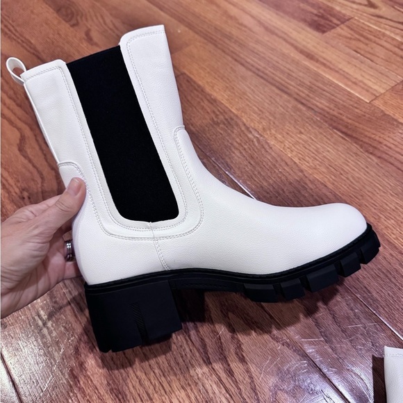 Tinstree Stylish Chunky Sole Women's Chelsea Boots Size 10 Urban Chic Edgy - Picture 4 of 6